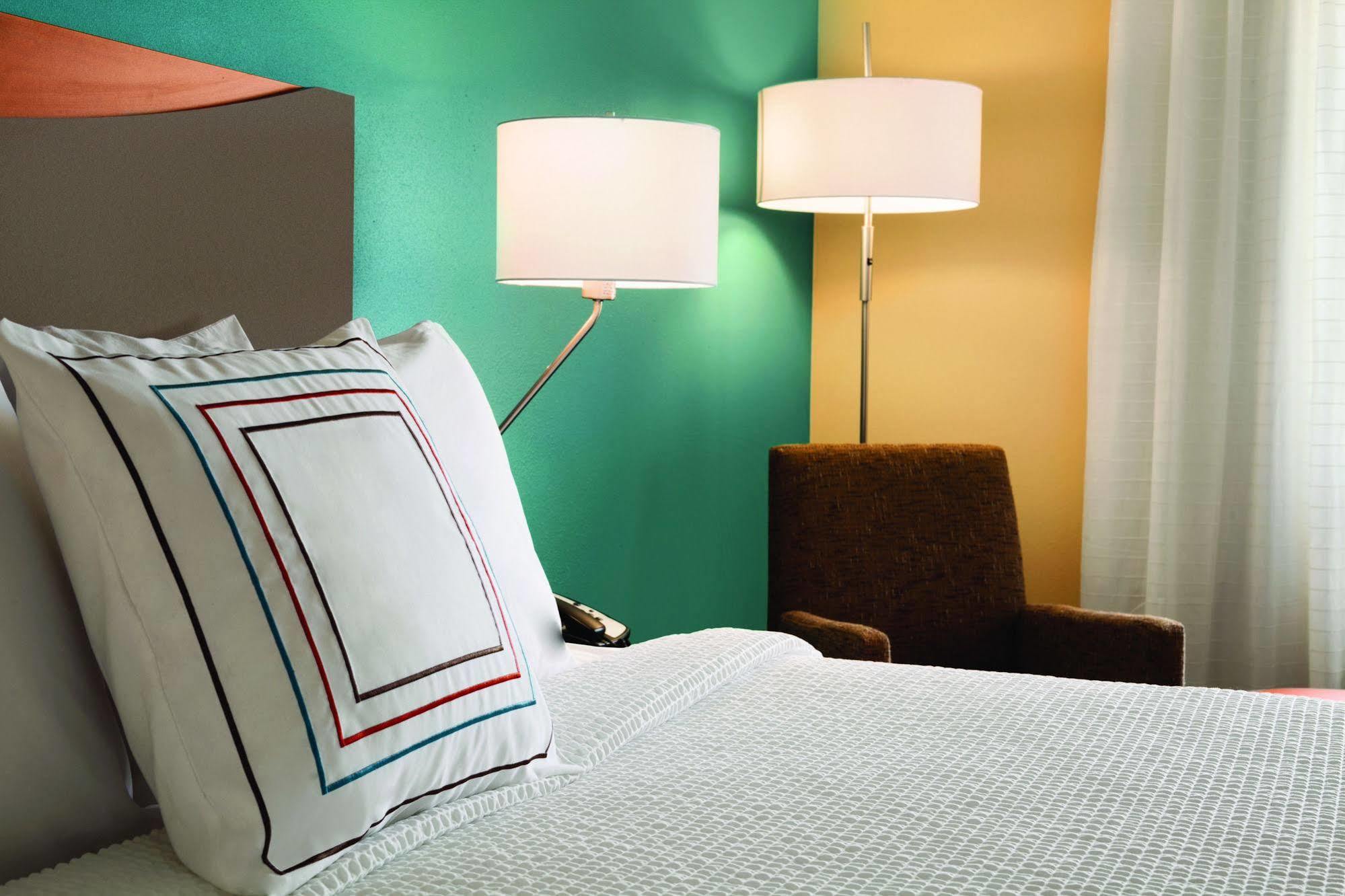 Fairfield Inn & Suites Dallas Park Central Экстерьер фото